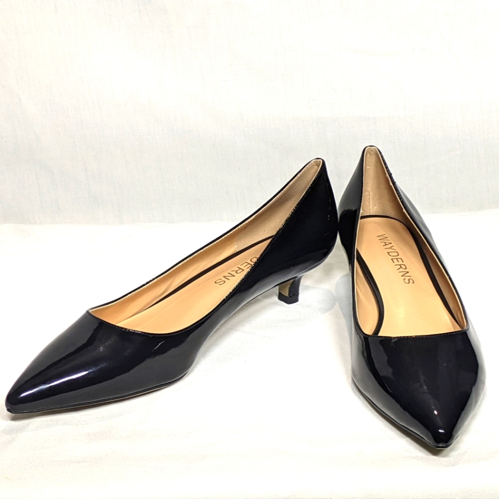 NEW Wayderns Womens Slip On Solid Pointed Toe Patent Kitten Low Heel Pump Sz 9.5